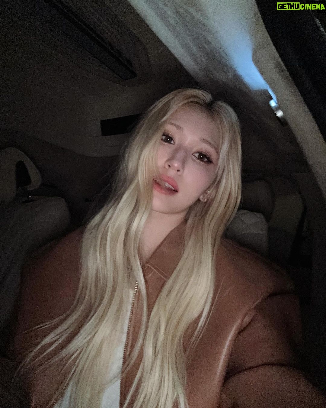 Jeon So-mi Instagram - Cheers to car selfies