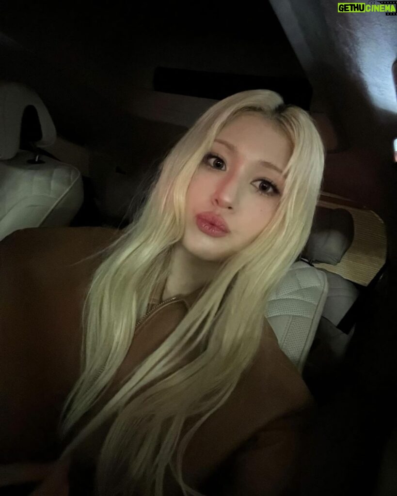 Jeon So-mi Instagram - Cheers to car selfies
