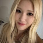 Jeon So-mi Instagram - Cheers to car selfies