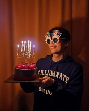 Jeong Si-hyun Instagram - #0306 생일 축하해주신 모든 분들 감사합니다🍰🎂