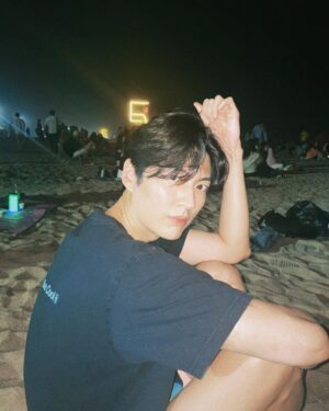 Jeong Si-hyun Instagram - 🌊🐳