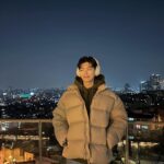 Jeong Si-hyun Instagram - @sonykorea #ad#제품제공 2022년의 마지막날. 잘 마무리하고 계신가요? 소니 WH1000XM5와 함께 좋은 음악 들으시면서 마무리 하시고 즐거운 2023년을 맞이하는 건 어떨까요? 모두 2022년 고생 많으셨습니다 😍 #겨울의완성#WH1000XM5#몰입의즐거움