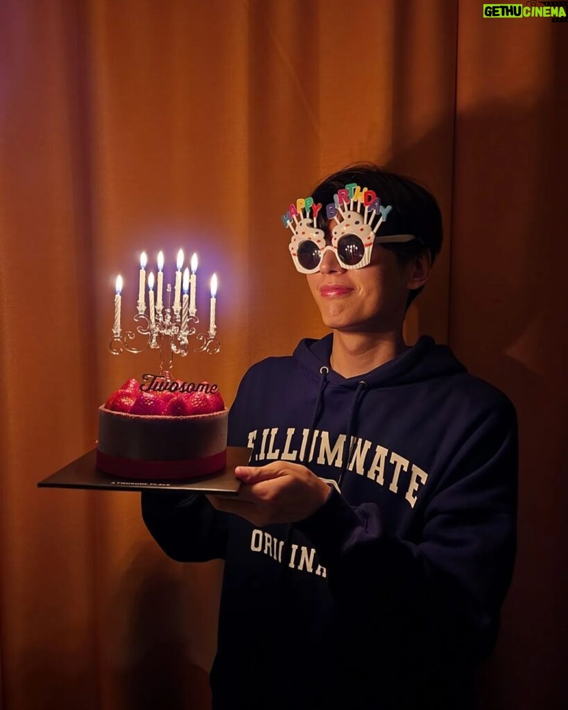 Jeong Si-hyun Instagram - #0306 생일 축하해주신 모든 분들 감사합니다🍰🎂