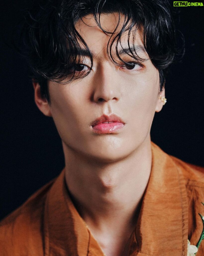 Jeong Si-hyun Instagram - ❤️ Artist - Jeong si hyun / @jeongsihyun (for. @double_v_ent) Director - Kwon ji woo, Seo you jin Photographer - Kang sang uk (강상욱) / @cozy_graphy Make-up Artist - Jang somi (장소미) / @_lavendery Hair Artist - Han kyul (한결) / @1kyulee Stylist - Song hye-ran(play ssong) Stylist assist - Park mi kyoung