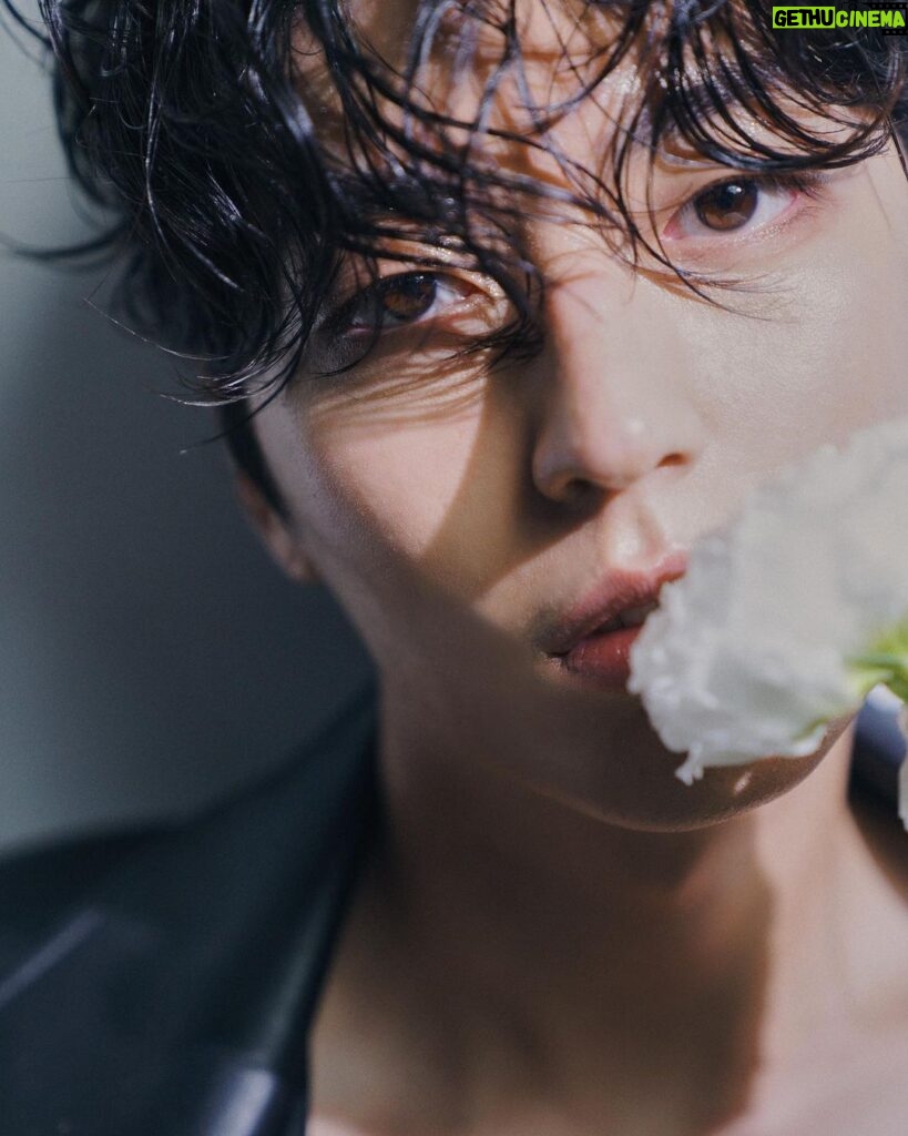 Jeong Si-hyun Instagram - ❤️ Artist - Jeong si hyun / @jeongsihyun (for. @double_v_ent) Director - Kwon ji woo, Seo you jin Photographer - Kang sang uk (강상욱) / @cozy_graphy Make-up Artist - Jang somi (장소미) / @_lavendery Hair Artist - Han kyul (한결) / @1kyulee Stylist - Song hye-ran(play ssong) Stylist assist - Park mi kyoung