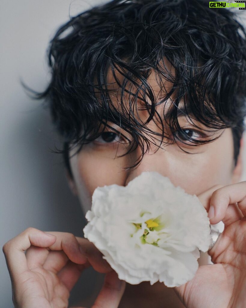 Jeong Si-hyun Instagram - ❤️ Artist - Jeong si hyun / @jeongsihyun (for. @double_v_ent) Director - Kwon ji woo, Seo you jin Photographer - Kang sang uk (강상욱) / @cozy_graphy Make-up Artist - Jang somi (장소미) / @_lavendery Hair Artist - Han kyul (한결) / @1kyluee Stylist - Song hye-ran(play ssong) Stylist assist - Park mi kyoung