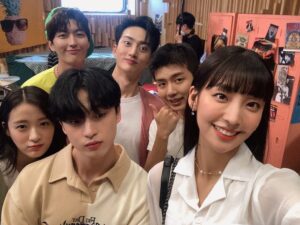 Jeong Si-hyun Instagram - 좀있다 저녁 7시 
여름아부탁해 ❤️💕