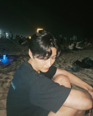 Jeong Si-hyun Instagram - 🌊🐳