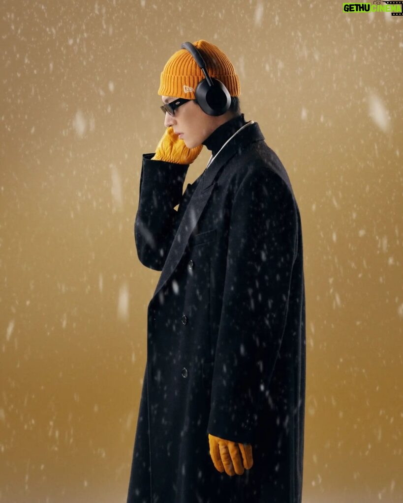 Jeong Si-hyun Instagram - @sonykorea #ad #겨울의완성 #WH1000XM5 #몰입의즐거움 소니 WH1000XM5와 함께하게 되었습니다 ! 이번 겨울, 소니 WH1000XM5와 함께 따뜻한 겨울 보내시는 건 어떨까요? 😃😃