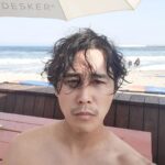Jeong Tae-woo Instagram - 아내랑 영상통화 하는데.. 면도좀 안했더니 나보고 더럽대 🤪 #양양에선 #자연인 #바닷물로샤워해요