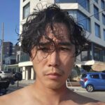 Jeong Tae-woo Instagram - 아내랑 영상통화 하는데.. 면도좀 안했더니 나보고 더럽대 🤪 #양양에선 #자연인 #바닷물로샤워해요