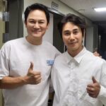 Jeong Tae-woo Instagram - 이 세상도 바꿀 수 있겠구나.. 광산회사의 횡포에 맞서는 노동자들의 투쟁을 그린 작품 #뮤지컬 #할란카운티 🎶어두운 터널 지나면 밝은 세상올까 우리 살아갈 세상 정의로운 세상🎶 마지막 커튼콜 노래에선 가슴이 정말 뭉클해지네요. 우리 아이들에겐 정의로운 세상을 남겨주고 싶습니다~ @steelajw6796 좋은작품 보여주셔서 감사해요형🙈