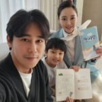 Jeong Tae-woo Instagram - '녹지마 눈사람' 이 밀리의 서재 이번주 주목해야할 책으로 선정되었답니다. 특히나 밀리의서재 단독으로 출시된 오디오북에는 저와 가족들이 목소리 출연으로 함께했습니다. 배우 정태우가 읽어주는 따뜻한 세상이야기 많은 관심 가져주세요.😄 영상콘텐츠의 홍수속에서 빛나는 소리컨텐츠 👍 #녹지마눈사람 #밀리의서재 #조이엘리뮤직