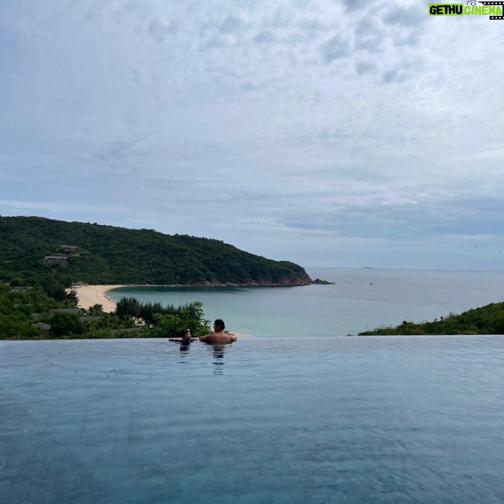Jeong Tae-woo Instagram - 꾸밈없는 자연속 안식처 우리 부자는 잠자는 시간만큼 물 속에 있었다고 한다. Zannier Hotels Bāi San Hô