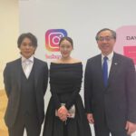 Jeong Tae-woo Instagram - 물망초의 꽃말은..'나를 잊지 말아요' 통일부의 초대로 잊혀져 가고있는 납북자와 억류자, 국군포로들과 그 가족들의 아픔을 함께하는 뜻깊은 자리에 함께했습니다. 억류된 목사님 부인의 편지를 읽고는 울컥해서 눈물이 쏟아질까봐 저희 부부는 끝까지 읽을 수가 없었습니다. 생사도 모른채 하염없이 기다리는 가족분들을 위로합니다. 북한에 억류된 대한민국 국민들의 빠른 송환을 위해 그리고 그들이 우리의 기억속에 잊혀지지 않게 마음을 모아주시고 기도 부탁드립니다. Grace Mercy Peace #통일부 #문승현차관님 #서울패션위크 #이성동디자이너