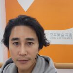 Jeong Tae-woo Instagram - 소리로 세상을 보는 소년과 나비 날개와 같은 큰 귀를 가진 소녀가 자신이 원하는 모습을 되찾기 위해 떠나는 여행기 동화같은 이야기와 음악으로 인간의 다름을 이야기하고 장애를 재해석 하고자 하는 공연입니다. 제가 하는 공연이어서 자랑하는게 아니라 많은 분들이 봤으면 하는 참 따뜻한 공연입니다. 근데 공연기간이 짧아서 너무 아쉽고 벌써 매진이어서 아쉽습니다. 앵콜 가즈아~~~ #푸른나비의숲 #모두예술극장