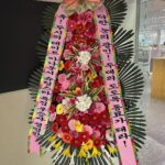 Jeong Young-han Instagram - 어딜 내놓아도 부끄러운 MBC막내아들 여전히 잘 설치고 다니는 중 10억50점, 1등 상품으로 아나운서국 선배님들의 관심과 눈치를 선물(?)해 주신 두데 사랑합니다. ”@bahksoyoung , 정영한에게 10억까지 빌려줄 수 있어...“ P.S 화환 활용방법 추천받음