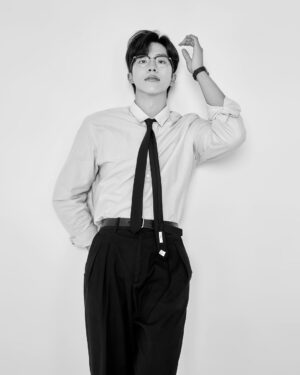 Jeong Young-han Instagram - 구독자 5만 달성 명목으로
내용과 무관한 멋진척 초과 사진 올려봅니다

올해 목표였는데 한 분기 빨리 달성할 수 있도록 관심 가져주신 모든 구독자 분들께 감사드립니다🙇🏻

일상 브이로그라 다소 민망하니까 지인분들의 구독까지는 바라지 않습니다. 그냥 멀리서 응원해주세요😂

*이모저모 일이 많아서 업로드가 좀 더뎌졌을 땐 ‘뉴스안하니’에서! @mbc_announcer_official
