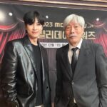 Jeong Young-han Instagram - DJ로 한 달을 채 채우지 못했고 솔직히 아직 매일이 시험 보는 기분이다. 라디오 DJ로서 내공을 쌓아가는 방향에 있어서 내 프로그램 PD선배는 늘 배쌤을 예시로 들곤 하셨다. 그리고 오늘 잠깐 코너를 같이 진행한 것만으로 단번에 느낀 게 많았다. 굉장한 수업. 내가 태어나기 전부터 MBC DJ셨던 선생님과 인생네컷 찍은 것도 신기했는데 앞에서 I AM까지 출 줄이야.. DJ후배 된 명목으로 동갑내기 선배 영재랑 멋진 척 한 사진도 침투 두데❤️🙇🏻