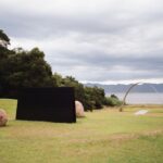 Jeong Young-han Instagram - 🎞️ 2023.8 Naoshima1 살아생전 한번은 가보겠다는 걸 한 달 만에 날아갈 줄은 몰랐다. 지난 달, 뮤지엄 산 전시 보고 매료되어 바로 항공권 끊고 연차 써서 찾아간 빛을 품은 건축가, 안도다다오 다카마쓰에서 배를 타고 30분, 산업 폐기물 처리장으로 전락한 섬에 예술가들이 생명을 불어넣은 나오시마 프로젝트 전기 자전거 한 대 빌려, 안도가 지은 미술관들을 쏘다니다 보면 클로드 모네, 제임스 터렐, 이우환까지 마주할 수 있다. 최근 절반이 한국 여행자로 뒤덮인 일본 관광지에서 벗어나 조용히 사색하기 더할 나위 없음은 덤. Naoshima, Kagawa