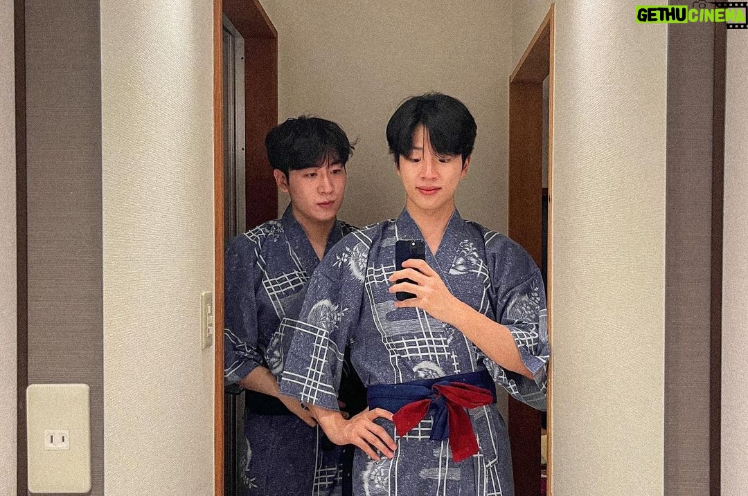 Jeong Young-han - 3.7K Likes - 6년 전, 처음 후쿠오카를 여행하며.
유후인은 아껴뒀다가 훗날 연인과 함께 찾겠다 다짐했다.
그리고 마침내...
.
.
지키지 못했다