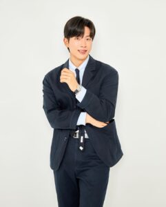 Jeong Young-han Instagram - 입사 1년 기념 새 프로필!