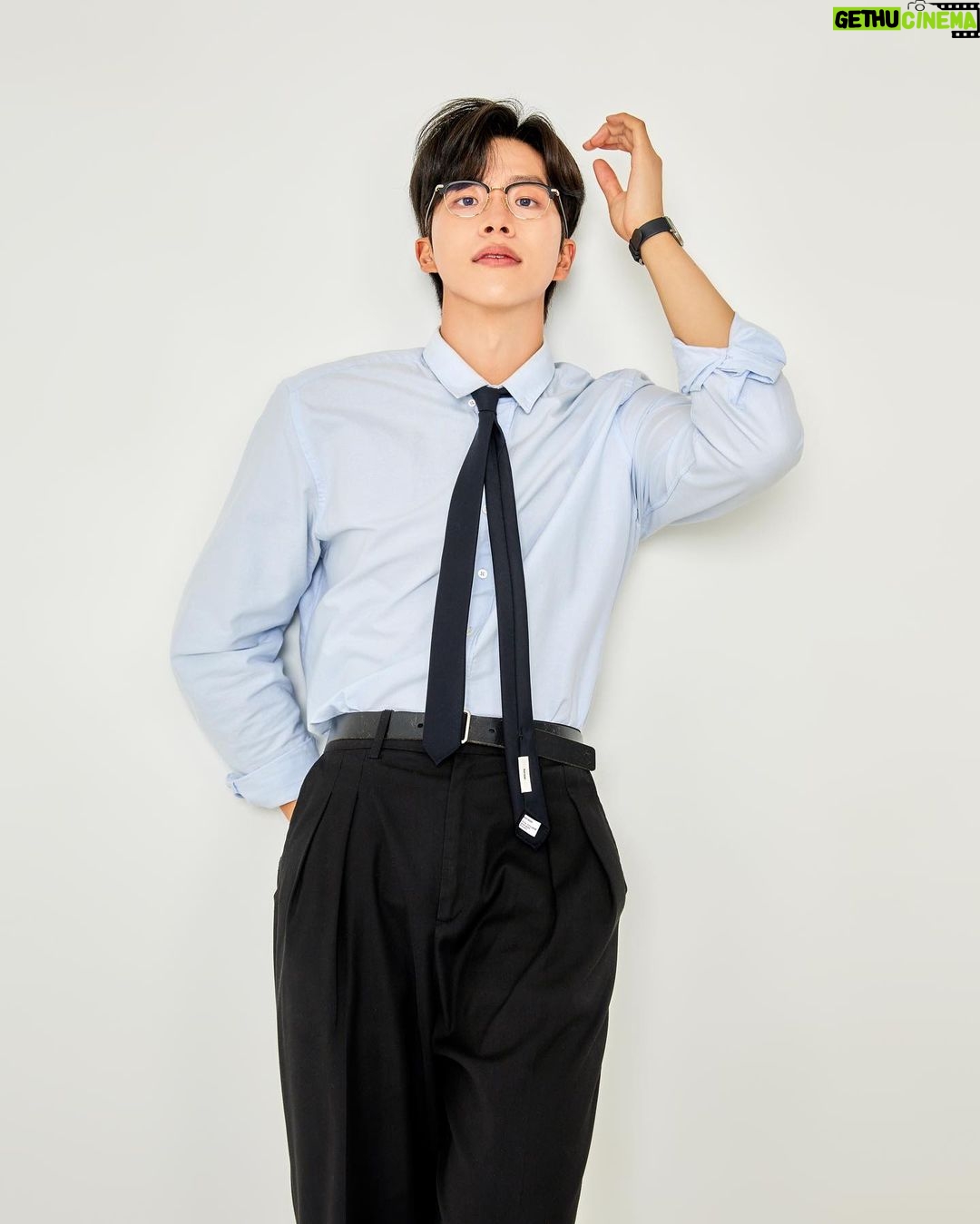 Jeong Young-han - 3.3K Likes - 구독자 5만 달성 명목으로
내용과 무관한 멋진척 초과 사진 올려봅니다
올해 목표였는데 한 분기 빨리 달성할 수 있도록 관심 가져주신 모든 구독자 분들께 감사드립니다🙇🏻
일상 브이로그라 다소 민망하니까 지인분들의 구독까지는 바라지 않습니다. 그냥 멀리서 응원해주세요😂
*이모저모 일이 많아서 업로드가 좀 더뎌졌을 땐 ‘뉴스안하니’에서! @mbc_announcer_official