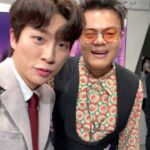 Jeong Young-han Instagram - 월요일 아침부터 힘차게 그룹빽 1000만뷰 @_thegayoung 원조 뉴스춤 선배님과 돌아온 JYP🕺 월드컵 하이라이트 첫 생방 4분 전,, 컴백소식 보도했다고 사진까지 챙겨주셔서 감사합니다 🙇🏻‍♂️ MBC
