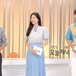 Jeong Young-han Instagram - 처음으로 올리는 방송 사진📺 진, 예린 선배님의 대타로 2주간 저녁정보 프로그램에 들어갔다. 뉴스와는 또 다르게 프롬포터 없는 생방이 주는 긴장감은 짜릿했고 카메라에 잡히는 찰나, 몇 줄 안되는 대사를 더 살려보고 싶은 욕구와 틀리면 안 된다는 염려가 어우러져 극강의 뚝딱임을 선보였다. 그래도 좋았던 건, 비로소 친척, 어르신들께서 영한이가 TV나온다며 연락을 주신 것. 그게 그렇게 좋더라. ‘방송 경험도 없는 나에게 누가, 어떤 일을 맡길까?’ 시험을 준비하던 시절부터 아나운서국에 배치돼 수습을 떼고서도 사실은 내가 TV에 나오는 모습을 쉽게 상상하지 못했다. 실력이 없으면 튀기라도 하자며 다짜고짜 뉴스에서 춤을 추기 시작했고 감사하게도 (우려했던 것보다는) 긍정적인 관심들을 받을 수 있었다. 또래 친구나 지인들은 SNS에 떠도는 짤방들 덕에 제법 알아봐 주고 신기해했지만, 사실 내 뉴스코너는 지역뉴스 시간과 겹쳐 수도권 외 지역에 계신 어르신들은 좀처럼 TV에서서 날 볼 수 없었고, ‘의아함은 그들의 몫’이라며 그렇게 떠들어 대지만 경조사에 마주한 친척들께서 ‘어떤 프로그램에 나오냐’는 질문 세례에 ‘뉴스에서 춤춘다’고 답하기가 꽤나 쑥스러웠던 것도 사실이다. 춤추는 뉴스, AI라디오.. 기대했던 것 이상으로 ‘나다운 방송’을 한다며 의미 부여하며 즐겨왔지만, 마음 한켠에서는 ‘어린 시절 보던 아나운서의 방송’을 그렇게 하고 싶었나 보다. 모쪼록 새벽방송 저녁방송을 동시에 해본 건 여러 가지 의미로 나에게 훈장 같은 의미가 있다. 보나 마나 얼마 지나지 않아서 이 글은 코딱지 같아 보이고 부끄럽겠지. 그래도 나름 준비를 충분히 못해 쩔쩔매며 매일 아쉬워했던 이 심정을 박제해야지😅 MBC