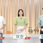 Jeong Young-han Instagram - 처음으로 올리는 방송 사진📺 진, 예린 선배님의 대타로 2주간 저녁정보 프로그램에 들어갔다. 뉴스와는 또 다르게 프롬포터 없는 생방이 주는 긴장감은 짜릿했고 카메라에 잡히는 찰나, 몇 줄 안되는 대사를 더 살려보고 싶은 욕구와 틀리면 안 된다는 염려가 어우러져 극강의 뚝딱임을 선보였다. 그래도 좋았던 건, 비로소 친척, 어르신들께서 영한이가 TV나온다며 연락을 주신 것. 그게 그렇게 좋더라. ‘방송 경험도 없는 나에게 누가, 어떤 일을 맡길까?’ 시험을 준비하던 시절부터 아나운서국에 배치돼 수습을 떼고서도 사실은 내가 TV에 나오는 모습을 쉽게 상상하지 못했다. 실력이 없으면 튀기라도 하자며 다짜고짜 뉴스에서 춤을 추기 시작했고 감사하게도 (우려했던 것보다는) 긍정적인 관심들을 받을 수 있었다. 또래 친구나 지인들은 SNS에 떠도는 짤방들 덕에 제법 알아봐 주고 신기해했지만, 사실 내 뉴스코너는 지역뉴스 시간과 겹쳐 수도권 외 지역에 계신 어르신들은 좀처럼 TV에서서 날 볼 수 없었고, ‘의아함은 그들의 몫’이라며 그렇게 떠들어 대지만 경조사에 마주한 친척들께서 ‘어떤 프로그램에 나오냐’는 질문 세례에 ‘뉴스에서 춤춘다’고 답하기가 꽤나 쑥스러웠던 것도 사실이다. 춤추는 뉴스, AI라디오.. 기대했던 것 이상으로 ‘나다운 방송’을 한다며 의미 부여하며 즐겨왔지만, 마음 한켠에서는 ‘어린 시절 보던 아나운서의 방송’을 그렇게 하고 싶었나 보다. 모쪼록 새벽방송 저녁방송을 동시에 해본 건 여러 가지 의미로 나에게 훈장 같은 의미가 있다. 보나 마나 얼마 지나지 않아서 이 글은 코딱지 같아 보이고 부끄럽겠지. 그래도 나름 준비를 충분히 못해 쩔쩔매며 매일 아쉬워했던 이 심정을 박제해야지😅 MBC