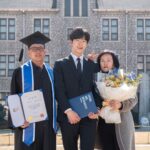 Jeong Young-han Instagram - 2015.3~2022.2🎓 극적인 조기졸업 작전 덕에 8년 차 학부 신세는 면했습니다. ⠀ 우여곡절 많았던 3년 만의 입시 예상치 못했던 6년 만의 입사 ⠀ 결국 늘 제자리를 찾아 갔기에 감사하기 그지 없으나 앞으로는 얼마나 더 파란만장 할지요. ⠀ 과정에 함께 해주신 모두에게 감사하며 저도 이제 방학 없는 삶을 시작합니다! ⠀ 😂 중앙대학교(Chung Ang University, CAU)