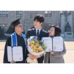 Jeong Young-han Instagram - 2015.3~2022.2🎓 극적인 조기졸업 작전 덕에 8년 차 학부 신세는 면했습니다. ⠀ 우여곡절 많았던 3년 만의 입시 예상치 못했던 6년 만의 입사 ⠀ 결국 늘 제자리를 찾아 갔기에 감사하기 그지 없으나 앞으로는 얼마나 더 파란만장 할지요. ⠀ 과정에 함께 해주신 모두에게 감사하며 저도 이제 방학 없는 삶을 시작합니다! ⠀ 😂 중앙대학교(Chung Ang University, CAU)