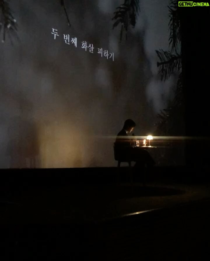 Jeong Young-han Instagram - 북토크로 시작해 낭독회로 번져버린 생애 첫 콘서트 퇴근하고 짬 내가며 포스터부터 배경영상, 음악, 문장들까지 홀로 준비하기가 버거웠던 건 사실이지만, 제가 좋아하는 것들을 한 데 모아 나눔에 몹시 행복했습니다. 살아서는 목소리를 죽어서는 글을 남기고 싶다는 평생의 꿈을 어쩌면 일찍이 이루어 살아감을 실감하는 요즘입니다. 함께해 주신 모든 분들께 감사드리며, 2월에는 17일 부산 북토크를 시작으로 지역까지 넓혀봅니다! (프로필 링크를 확인) 아이파크몰 CGV