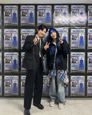 Jeong Young-han Instagram - 첫 예능 출연
첫 단독 콘서트 있었던 날
첫 공연 초청
첫 전광판 샤라웃까지..

이 모든 것을 열어준 만능열쇠 @bumkeyk 

사실, 하고 싶은 거 해나가면서도 
묘한 권태감에 사로잡히던 요즘인데
공연 전 파이팅에서부터 이미 전율이 돋았다

일에 대한 진심&팔색조 매력에 
번아웃 예방접종 완🔥