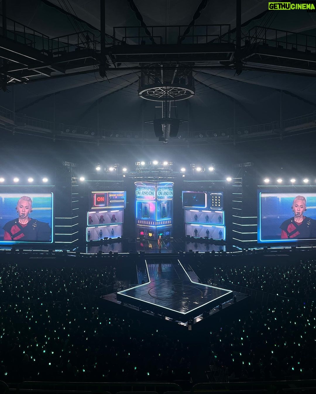 Jeong Young-han - 3.8K Likes - 첫 예능 출연
첫 단독 콘서트 있었던 날
첫 공연 초청
첫 전광판 샤라웃까지..
이 모든 것을 열어준 만능열쇠 @bumkeyk
사실, 하고 싶은 거 해나가면서도
묘한 권태감에 사로잡히던 요즘인데
공연 전 파이팅에서부터 이미 전율이 돋았다
일에 대한 진심&팔색조 매력에
번아웃 예방접종 완🔥