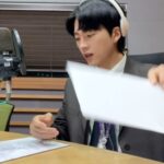 Jeong Young-han Instagram - 쓸데없는 일을 잔뜩 벌이기로 결심한 2024 2023의 마지막 라디오 뉴스 중 동해에서 해돋이 구경이 어렵겠다는 말에 괜히 더 몸이 근질거렸다. 못 볼 걸 알면서도 정동진으로 향했고 역시나 일출 사냥은 실패했지만, 인상을 찌푸리거나 실망하는 사람은 없었다. 눈에 담지 못했을 뿐, 오늘 그곳에 있던 모두가 눈부신 새해를 맞았다.
