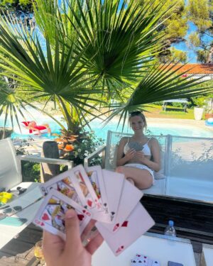 Jeremy Clarkson Instagram - Tremendous hand. Dead man in pool.