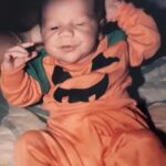 Jeremy Hudson Instagram – this lil’ pumpkin still doesn’t know what to do with his hands 🤓🎃🎂
📸 : @_blankcreation