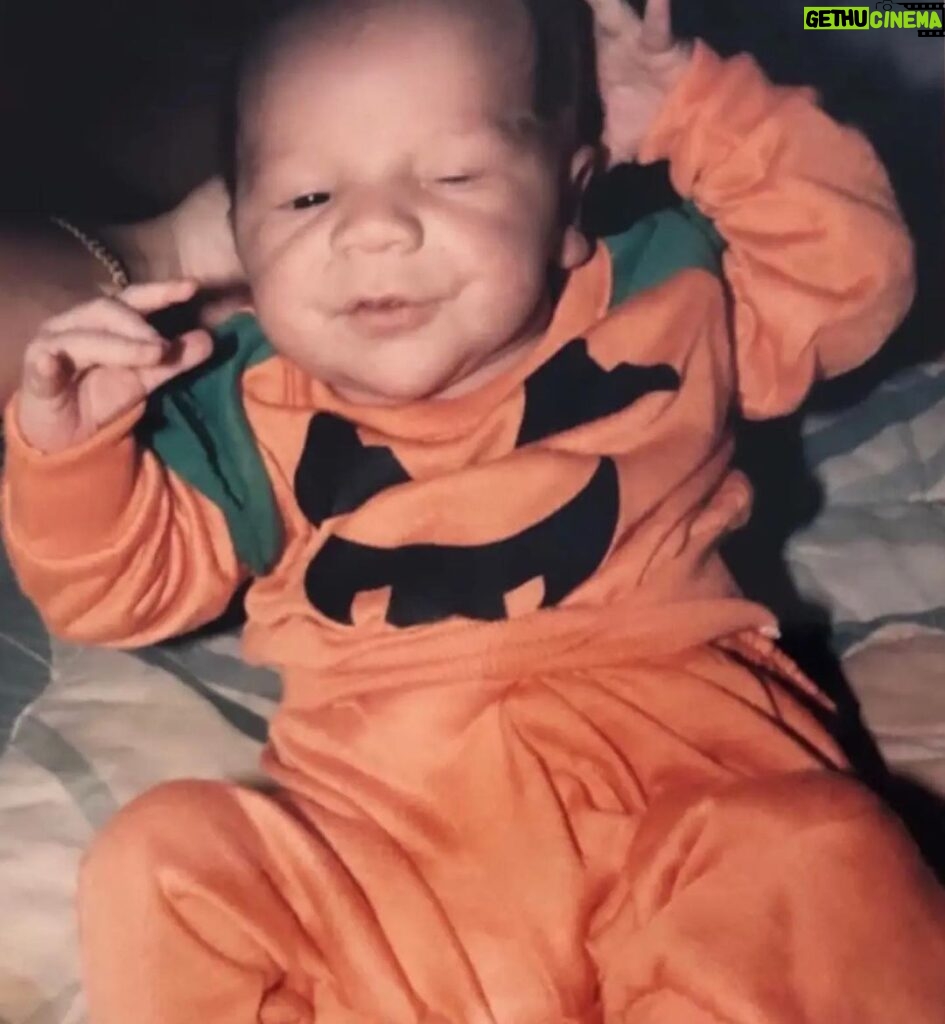 Jeremy Hudson Instagram - this lil’ pumpkin still doesn’t know what to do with his hands 🤓🎃🎂 📸 : @_blankcreation