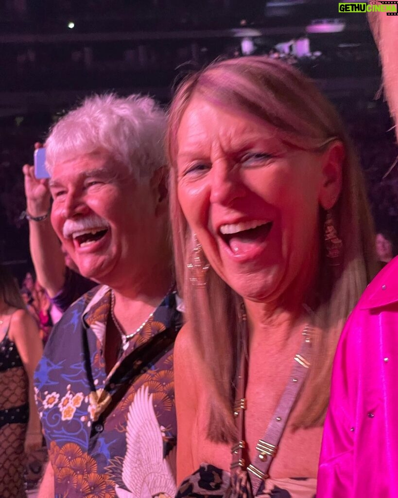 Jeremy Hudson Instagram - These last few Summer Carnival stops have been some of my favs… magical… and so much LOVE !! Not to mention my mama finally was able to see the show, last slide really sums it up 🥲🩵 #summercarnivaltour