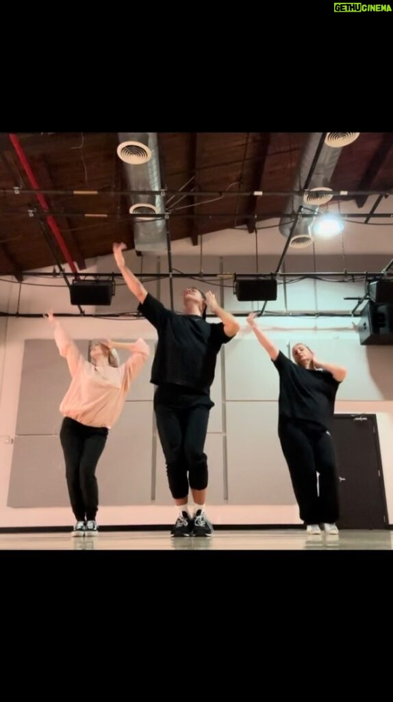 Jeremy Hudson Instagram - BTS Choreography Prep for “Bejeweled” featured in Taylor Swift’s The Eras Tour now playing in theaters 💎 ✨ Choreography @taylorerastour Head / Mastermind : @nopenother Associates : @amandabalen @jhudmoves #theerastour #choreography #bejeweled