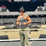Jeremy Hudson Instagram – I guess you can teach an old dog new tricks 🤪 Thanks @hingaflips ( and @tracyshibata for the epic filming ) … when in Vegas 🤷🏻♂️🎪
#summercarnivaltour Allegiant Stadium