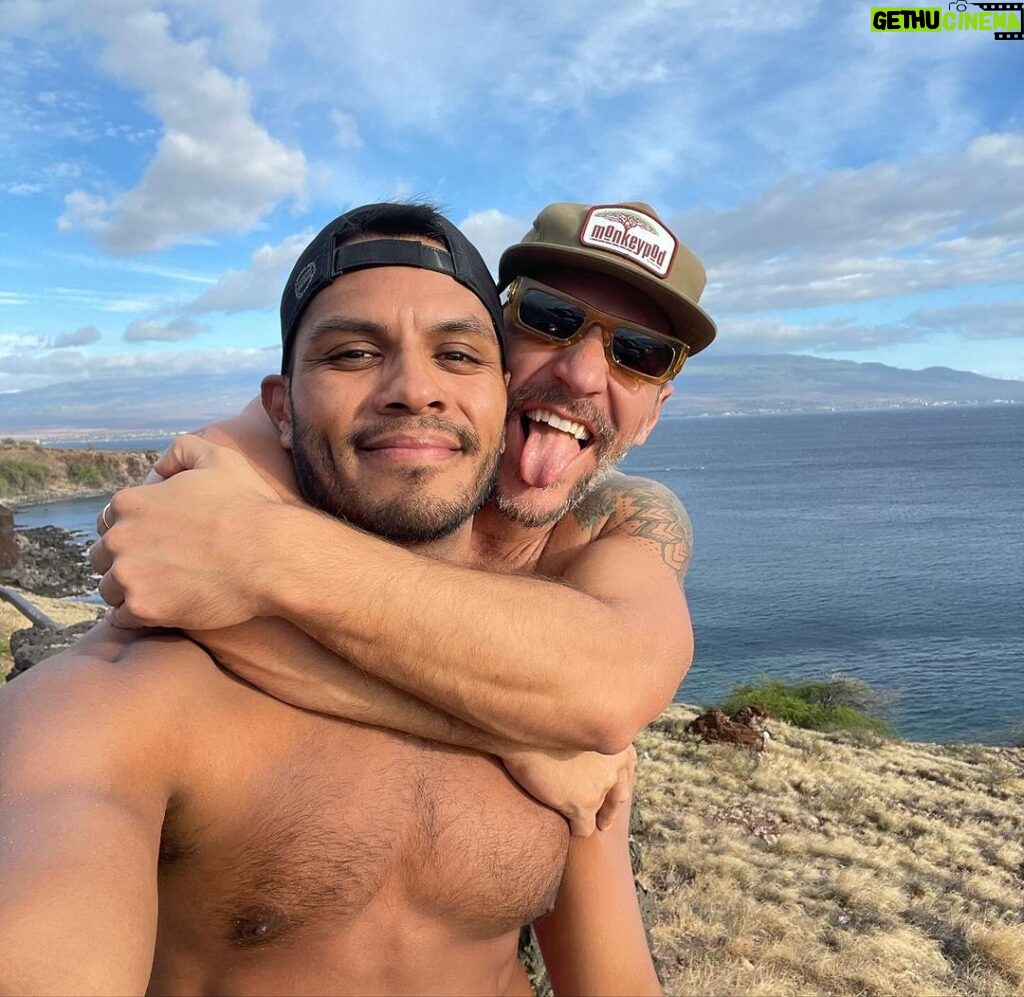Jeremy Hudson Instagram - Holly, Jolly, and Gay 🎄