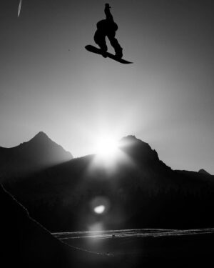 Jeremy Jones Instagram - This is an exciting day for everyone at @jonessnowboards. We get release are new creations into the world that we have been working on for years.
I am especially proud of the ReUp tech we are doing on the new #joneshovercraft. It is something we dreamed about when Jones started and have been working on for years. 

Repost from @jonessnowboards
•
❗️Welcome to Jones 2024❗️

Gear up for epic days ahead. The 2024 Jones collection is packed with responsibly made new products designed to offer game changing performance and durability. 

New for 2024 check out the completely redesigned Hovercraft 2.0, Freecarver series, plus ultralight splits and the debut of women’s and youth bindings! 

Head to our site and dive into our new product guide to help you find the gear you need to make this your best winter yet! 

📷: @andrew_miller 

#odetoprogression