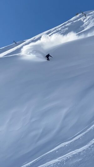 Jeremy Jones Instagram - These turns were my first ones after the loss of my Father. I remember thinking, “this could be first time in a long time that my Dad gets to ride with me.”
The day started out groveling in a whiteout. In the afternoon the clouds lifted and things turned heavenly. 

📷 @picaherry 
#jonesflagship