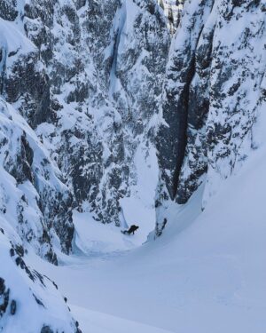 Jeremy Jones Instagram - Some Austrian shralpinism with @mitch_toelderer @bibitp and @ruairi_collins.
So many vivid memories from spending time with Mitch and Bibi shooting #jjonesfurther in these mountains over 10 years ago.

#jonesmindexpandersplit 
#jonesbackpacks 
@karakorambc