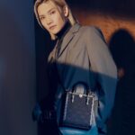 Jeremy Lee Instagram – 一個好睇嘅mini bag
真係可以好百搭
無論係 日常 定係 去旅行 
我都好鍾意搭配
尤其係去旅行嘅時候 
真係好方便 
唔知你地鍾唔鍾意呢？

@toryburch @pipa.creative 
#ToryBurchHK
#TMonogram
#ToryBurchFW23