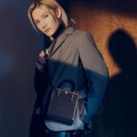 Jeremy Lee Instagram – 一個好睇嘅mini bag
真係可以好百搭
無論係 日常 定係 去旅行 
我都好鍾意搭配
尤其係去旅行嘅時候 
真係好方便 
唔知你地鍾唔鍾意呢？

@toryburch @pipa.creative 
#ToryBurchHK
#TMonogram
#ToryBurchFW23