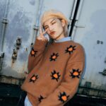 Jeremy Lee Instagram - 估計接住落黎幾個post 都係反V 😂😂😂 一齊反V 賀賀五週年 🥳 仲有五週年 限定反V Mirror 外加 興奮到模糊 示範圖 👀 #好啦 #MV好睇 #記得睇啦 #catchavibe