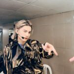 Jeremy Lee Instagram - Catch a Vibe 新鮮滾熱辣 Live 好久都沒有12個人上舞台了 這次歌曲 相信無論是監製Tma 還是排舞師 Beep都擺了很多心思 不知道你們喜歡這首歌嗎？ 接下來快要5週年 見大家的機會更加多了 我很期待 到時候見啦 ❤️ #我試左最新的韓式自拍 #要掌握一下